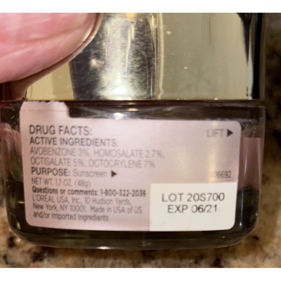 L'Oreal Paris Age Perfect Anti-Aging Moisturizer SPF 30 1.7oz old formula LOOK - Picture 3 of 6